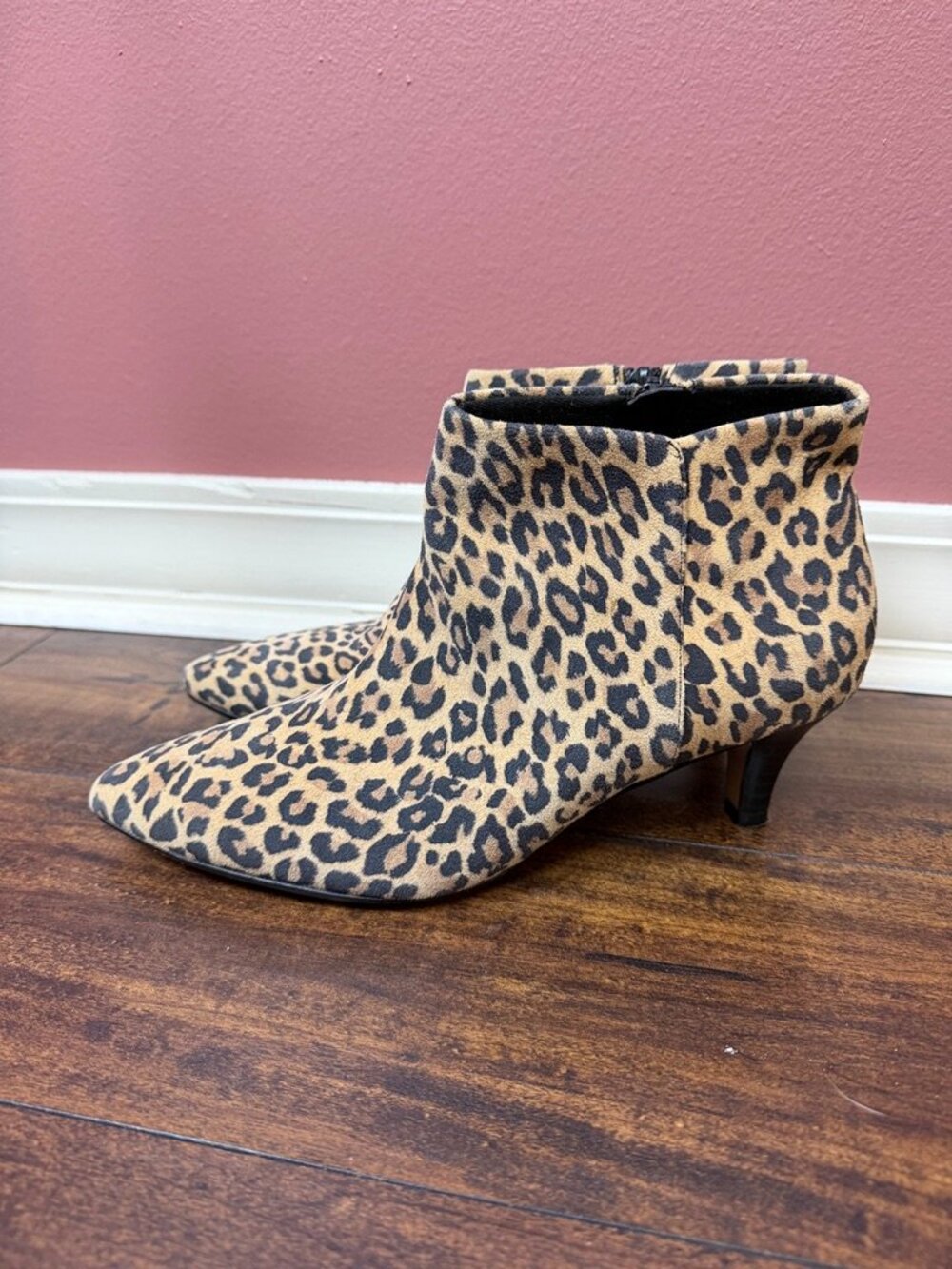Clarks Linvale Sea Womens Kitten Heel Bootie Leopard Print Suede US Size 8.5